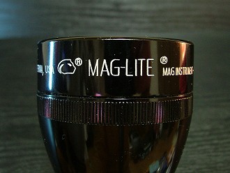 MAG-LITE のロゴ